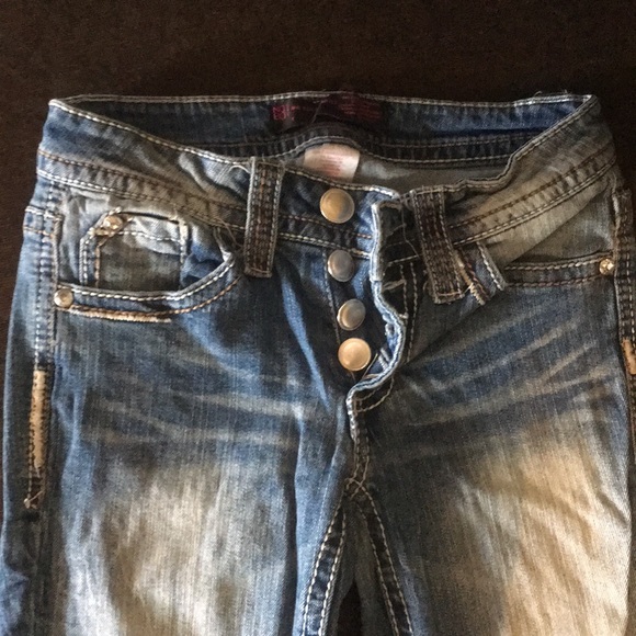 No Boundaries capris size 1 - Picture 3 of 5